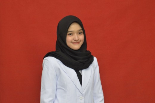 Regia_AnadhiaPinastika,_S.Ked_.jpg