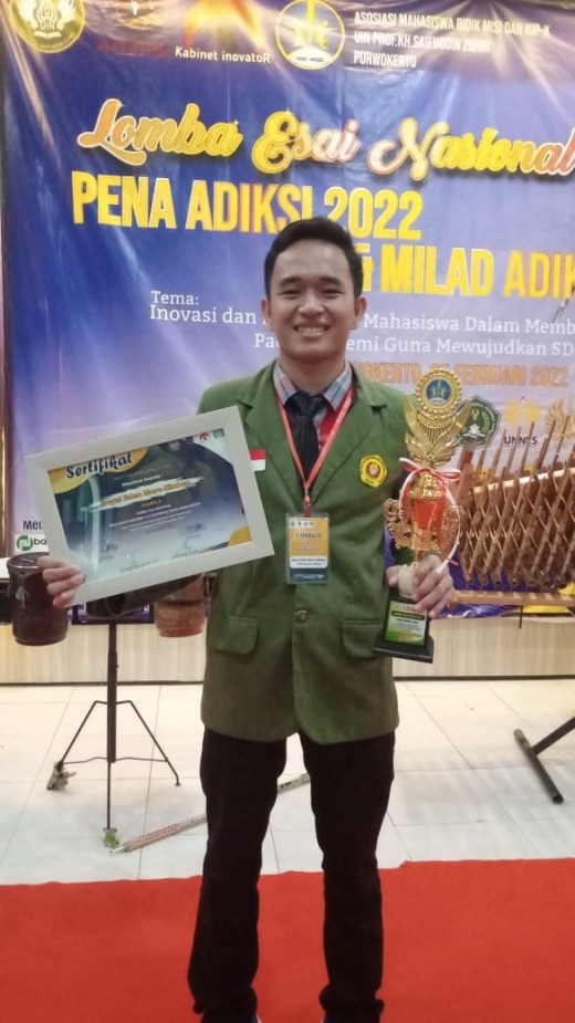 Juara_III_Lomba_Esai_Nasional_-_2.jpg