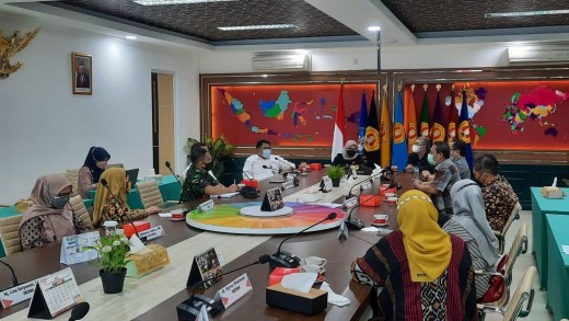 Pertemuan_Rektor_dan_Dekanat_FK_dengan_IKOMA_FK_UPNVJ_-_4.jpg Pertemuan_Rektor_dan_Dekanat_FK_dengan_IKOMA_FK_UPNVJ_-_4.jpg