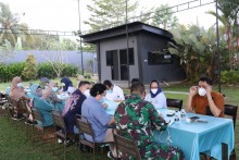 Pertemuan Alumni Fakultas Kedokteran UPNVJ Dengan Jajaran Dekanat Fakultas Kedokteran UPNVJ di Carlbergs Cafe Purwokerto